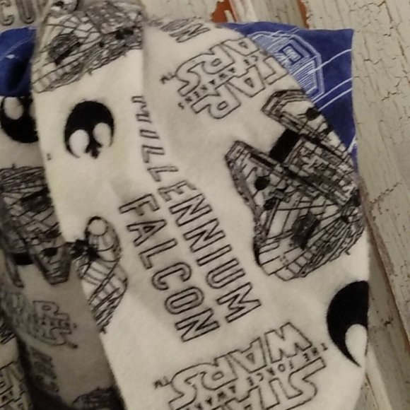 Star Wars Millennium Falcon Infinity Scarf - Picture 3 of 3